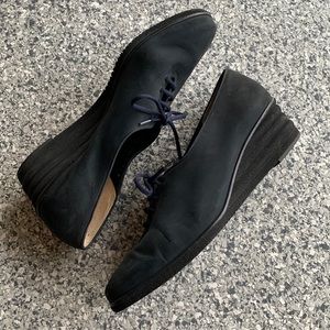 Vintage Salvatore Ferragamo Navy Lace-Up Shoes, size 8.5 B
